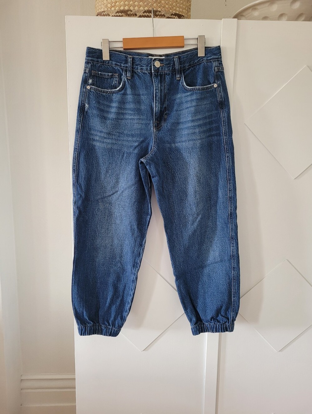 FRAME SZ 30 JOGGER JEANS MINT COND
